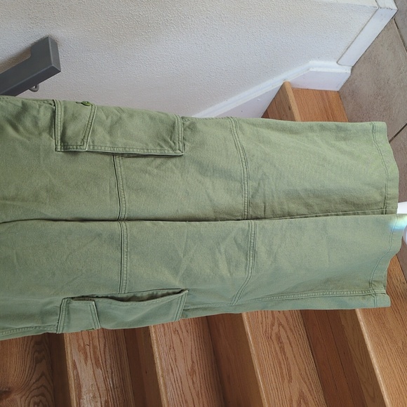 Aritzia TNA Green Women's Cargo Pants - Picture 4 of 10